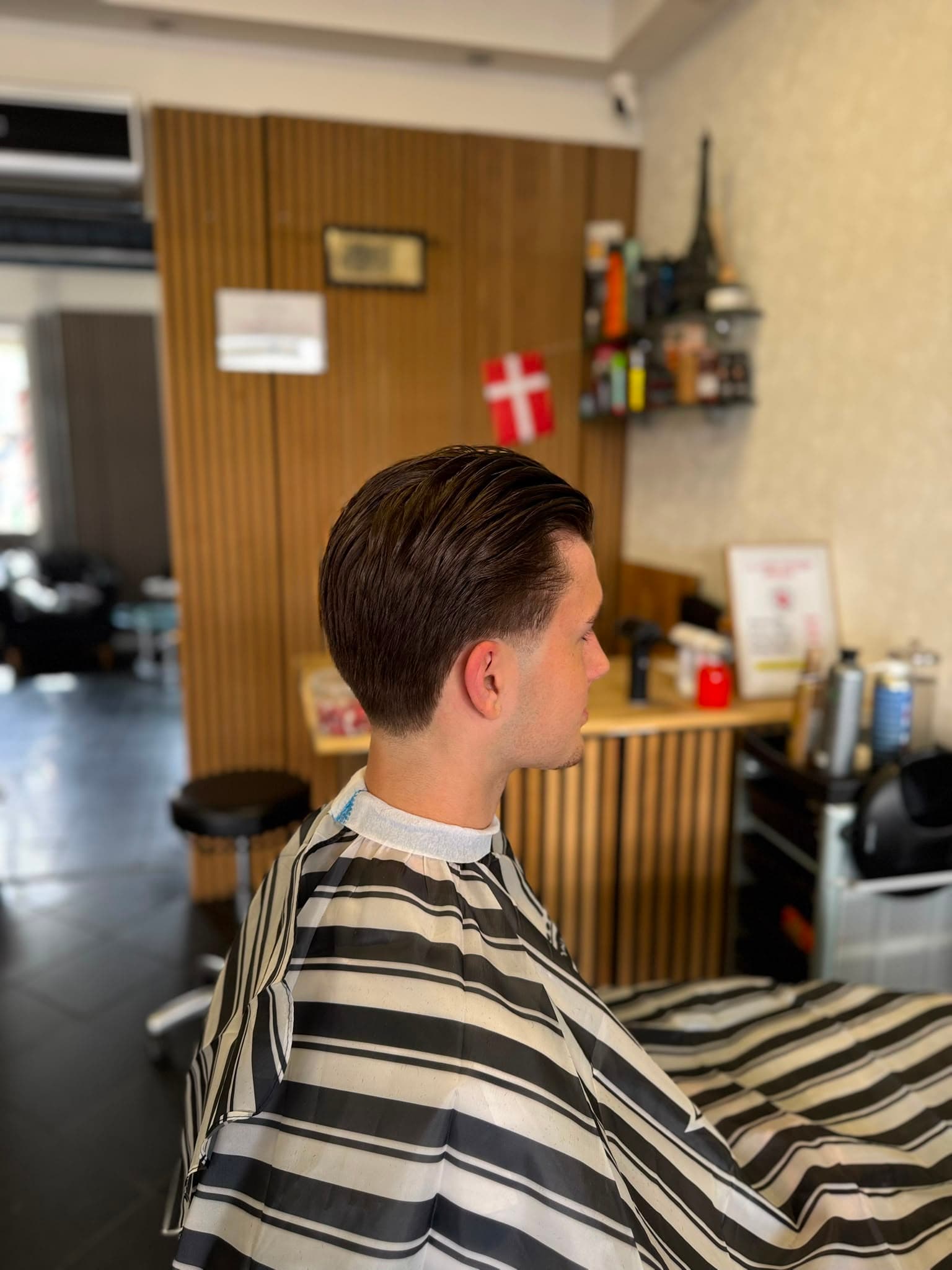 Klip hos LA Amin Frisør